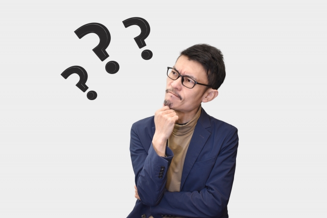 悩むビジネスマン